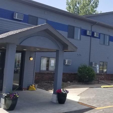 Travelodge By Wyndham Wahpeton Экстерьер фото