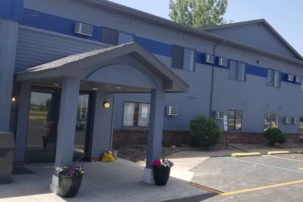 Travelodge By Wyndham Wahpeton Экстерьер фото